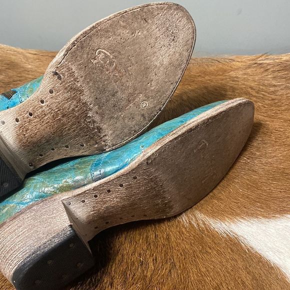 Ferrini womens ankle booties size 7.5 very nice and great color! - Picture 9 of 11